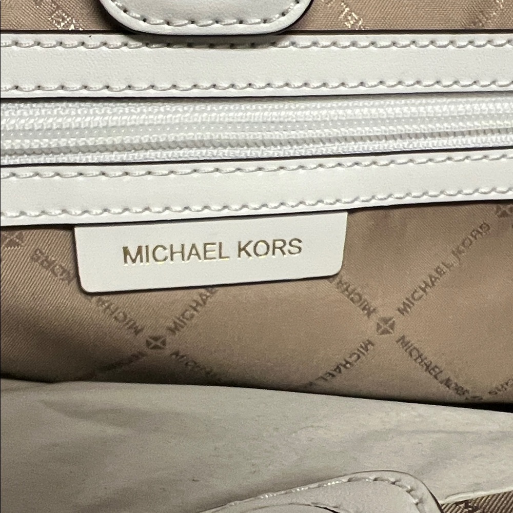 Michael Kors Optic White Satchel with Gold Logo - Picture 2 of 13